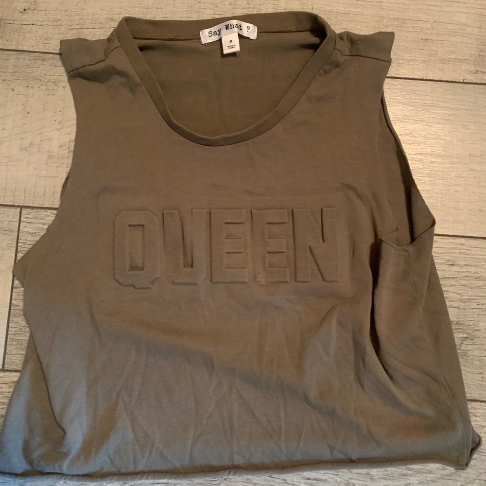 ***2 for $5*** QUEEN crop top
